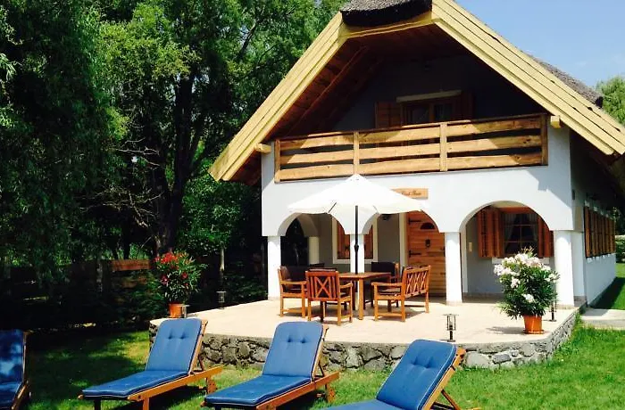 Balaton Rustic דירה *
